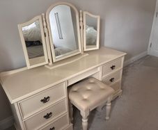 Solid wood dressing table