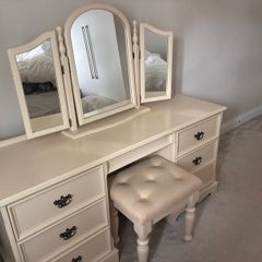 Solid wood dressing table