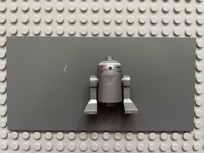 lego Star Wars sw0303 Astromech Droid minifigure, R2-Q2 (Small Red Dots)