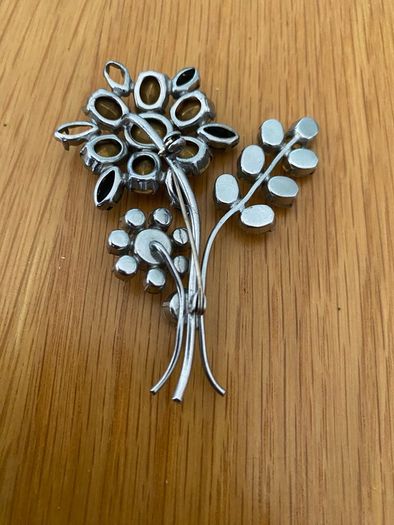 Old Diamante Broaches (3)