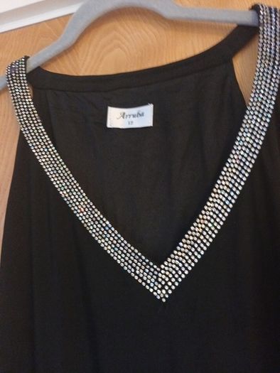 Arruba Long Black  Dress With  A Diamond V- Neckline. S.12.  New.- No Tag.