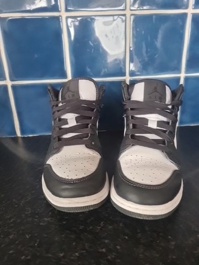 Air Jordan 1 mid se (gs)