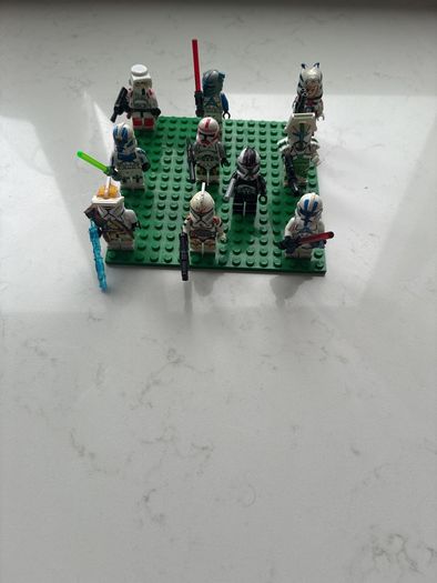 10Lego figures