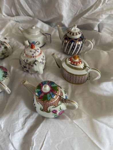 teapots mini size porcelain The Minature teapot collection
