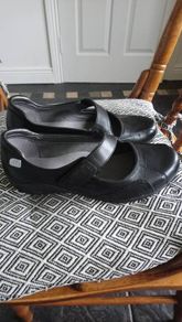 Ladies Size 4.5 Clarkes Black Shoes