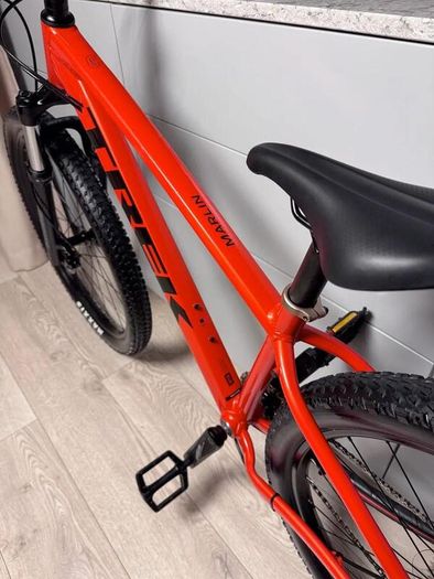 Trek Marlin 6 Mountain Bike + Brand New Full Face Helmet