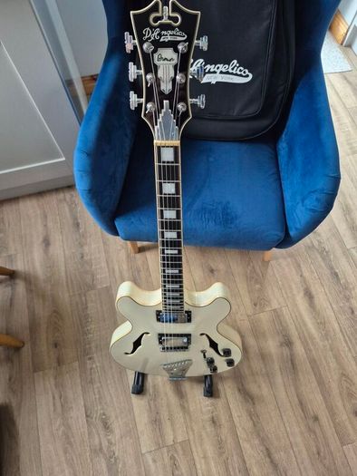 D"Angelico Premier DC Champagne