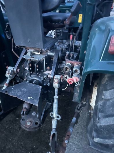 Compact tractor