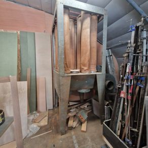 Dust extractor
