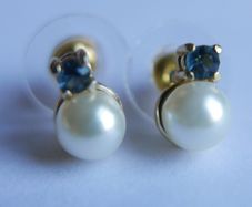 Vintage Pearl & Topaz Stud Earrings in 9ct Yellow Gold Plated