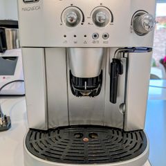DeLonghi Magnifica Coffee Machine