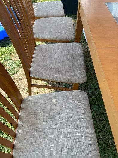 Extendable table and 6 chairs