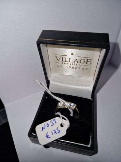 9ct yellow gold ring