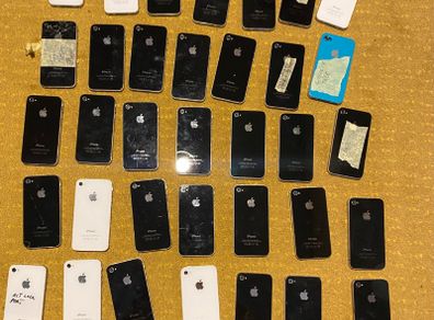 massive lot of 35 iphone 4/4s
