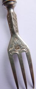 Victorian Fruit Fork Silver Jacobs Shell Ornament Monogram JG Circa 1880 Fork 13,9g