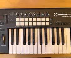 Novation Launchkey 25