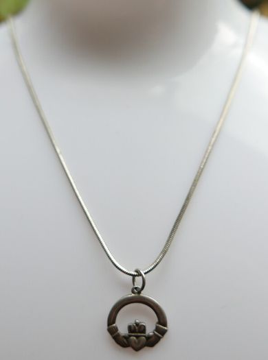 Vintage 925 Sterling Silver Claddagh Pendant Necklace length 16" - 5,2g