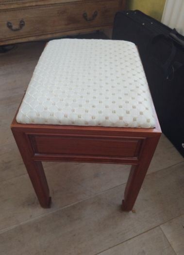 piano stool