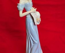 Porcelain Figurine "Lady with Hat"  DeCaprio Collection, CR 204, 1998
