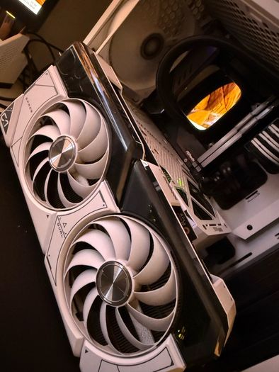 Asus Gforce RTX4070