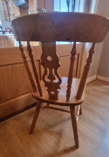 Extendable Kitchen Table & 5 Chairs