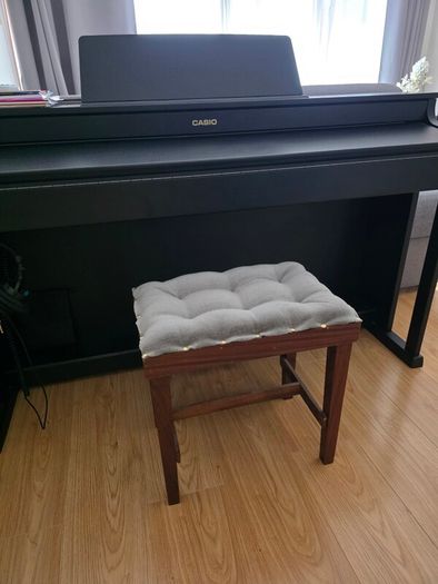 piano stool