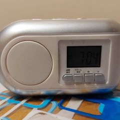 Self Powered Emergency Radio FM/AM Japan, as new.