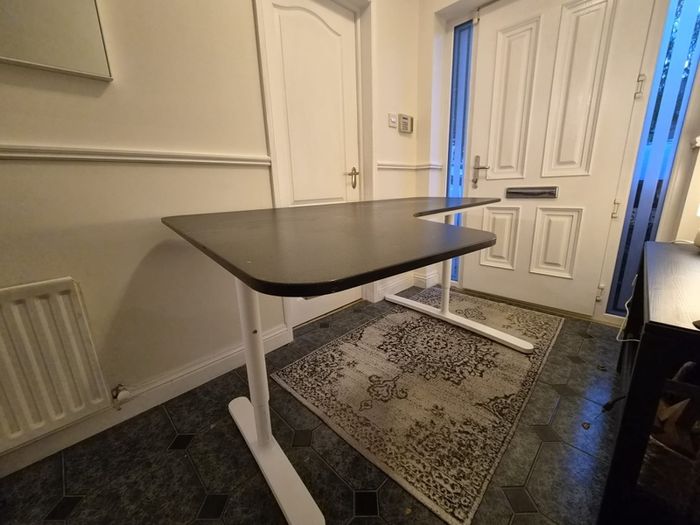 Desk. IKEA Bekant