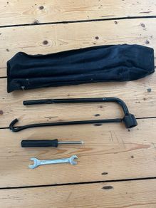 Car wheel change tool kit
