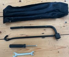 Car wheel change tool kit