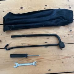 Car wheel change tool kit