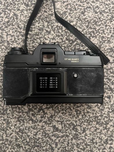 Contax 137 MD Quartz Camera with Accessories (see description)