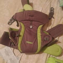 Tomy baby carrier