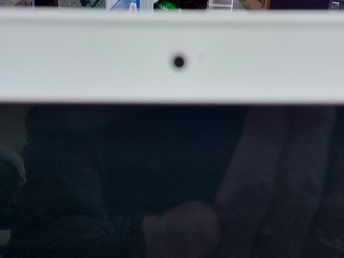 Vintage Apple MacBOOK, account password locked, in excellent cosmetic condition, excellent Battery