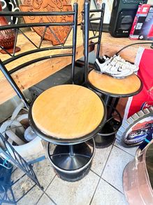 6 stools 3 of each
