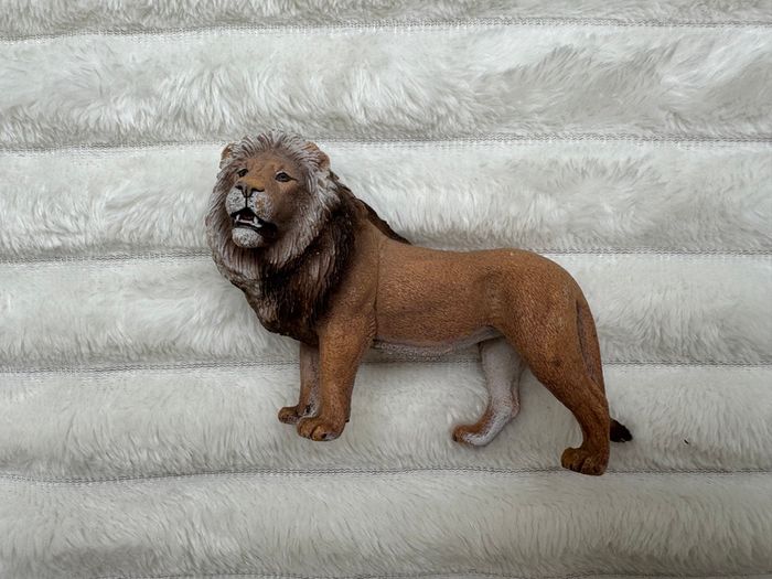 Schleich Lion Adult Animal Figure 2007 Retired 14373 Used Please see pictures