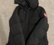 Authentic Canada Goose MacMillan Parka (size S)