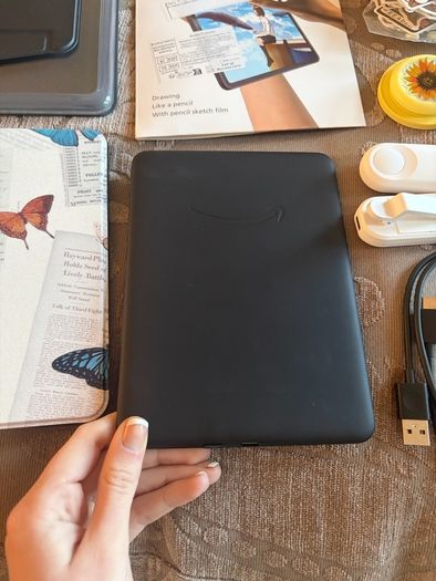 kindle paperwhite 12th gen bundle (2024, 16gb, no ads)