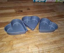 Heart-shaped baking tins