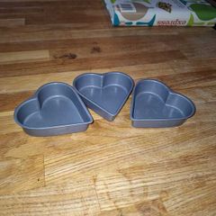 Heart-shaped baking tins