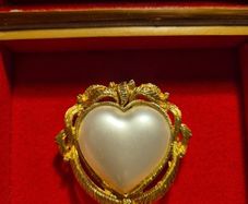 Faux Pearl Vintage Heart Scarf Clip, Gold Tone