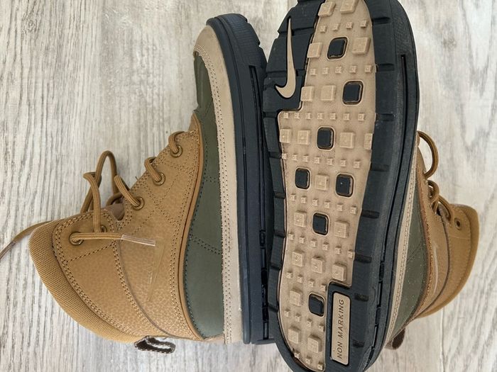 Child's Nike Winter Boots - UK 1.5 EU 33.5