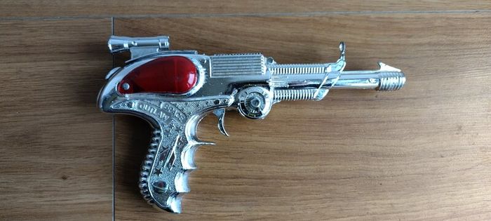 Vintage Space outlaw atomic pistol