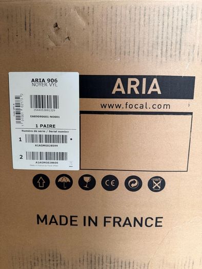 Focal Aria 906 Bookshelf Speakers - Walnut Finish with og box