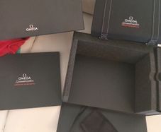 Omega speedmaster moonwatch box