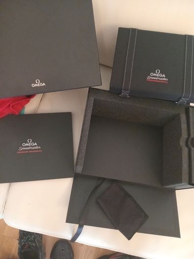 Omega speedmaster moonwatch box