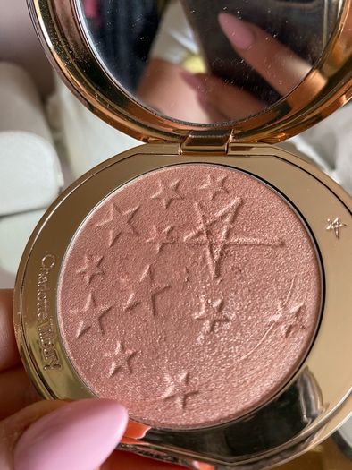 Charlotte Tilbury Glow Glide highlighter