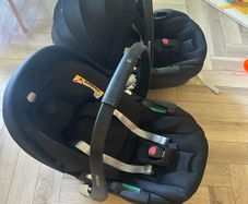 Maxi Cosy Pebble Pro 2 car seats x2