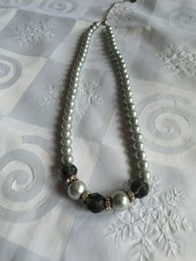 Costume pearl necklace