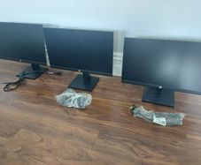 HP Monitors x3 (Repair Needed)